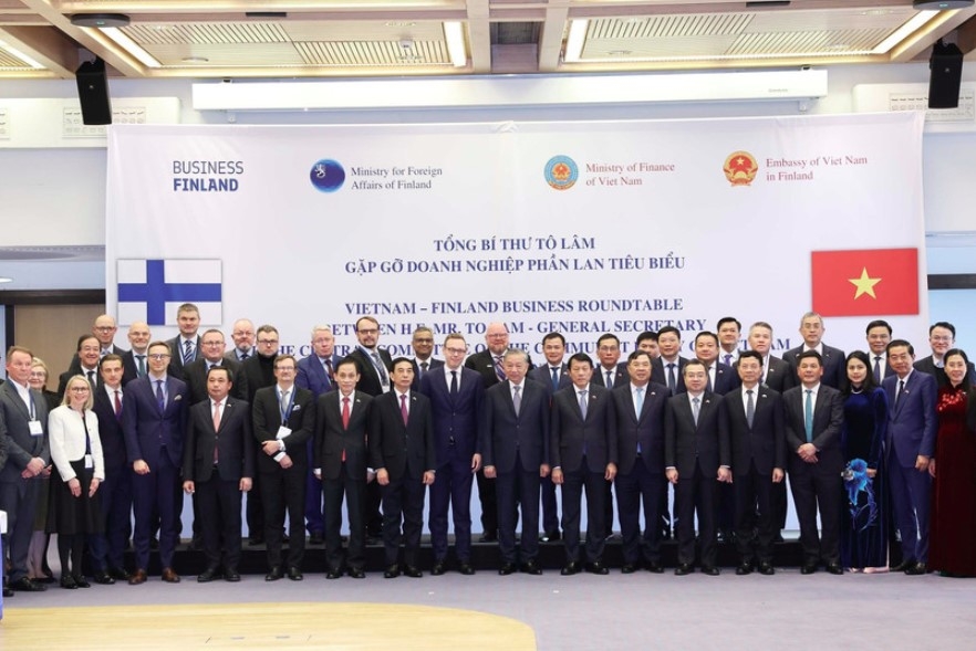 Vietnamese Party chief meets with representatives of leading Finnish firms